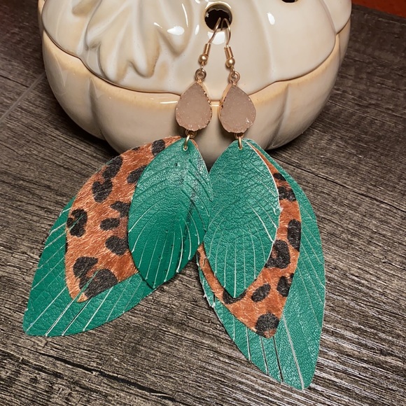 Custom earrings - Picture 3 of 4